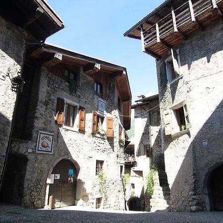 La Piazzetta Di Canale B&B Tenno Bagian luar foto