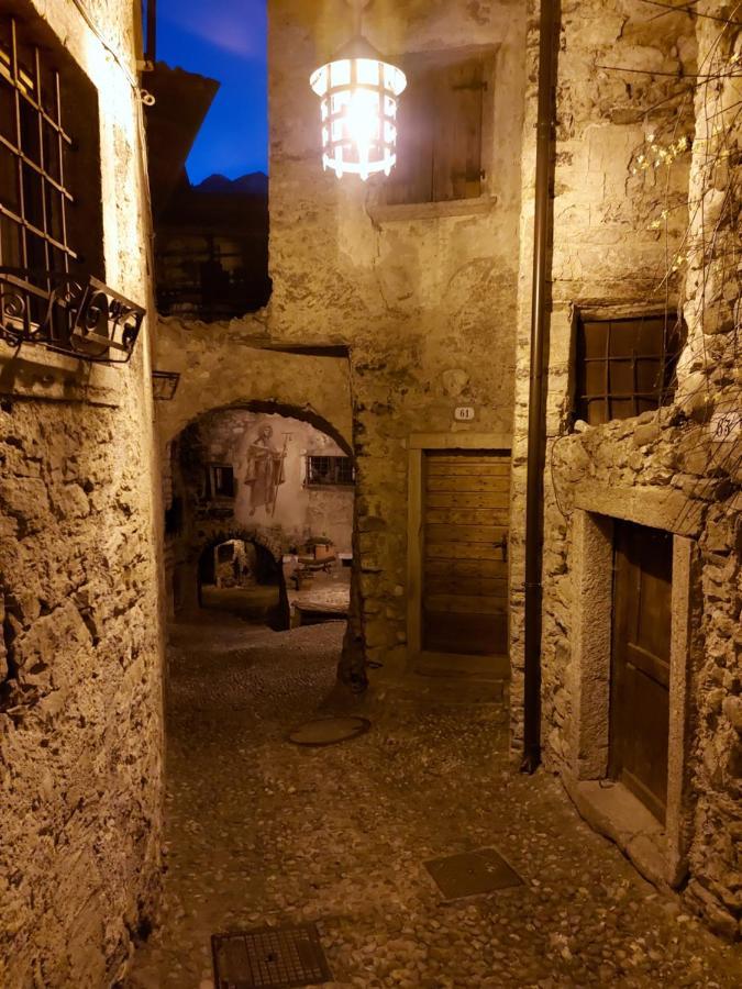 La Piazzetta Di Canale B&B Tenno Bagian luar foto