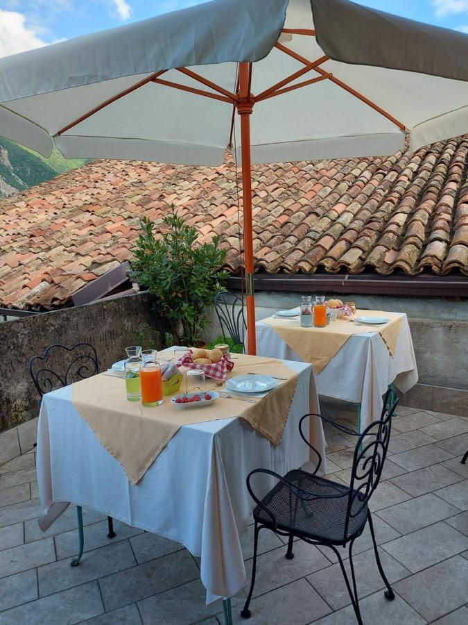 La Piazzetta Di Canale B&B Tenno Bagian luar foto