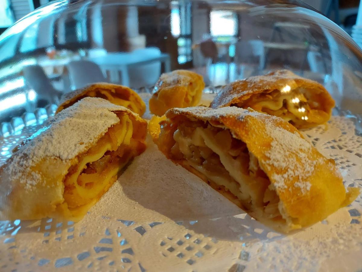 La Piazzetta Di Canale B&B Tenno Bagian luar foto