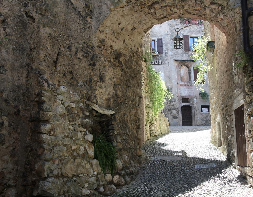 La Piazzetta Di Canale B&B Tenno Bagian luar foto