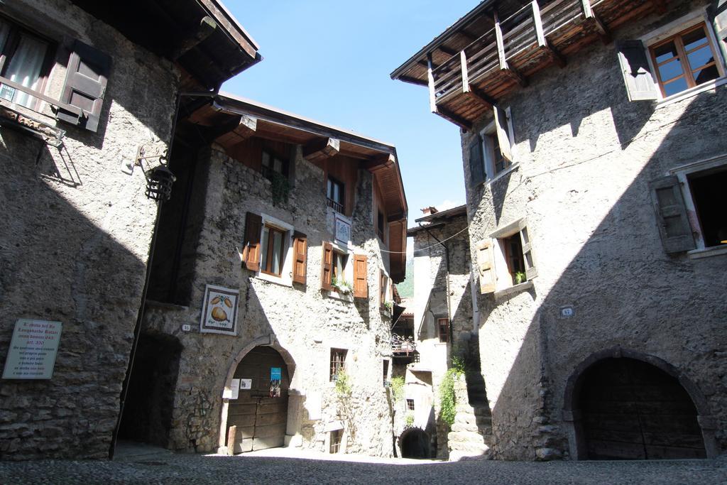 La Piazzetta Di Canale B&B Tenno Bagian luar foto
