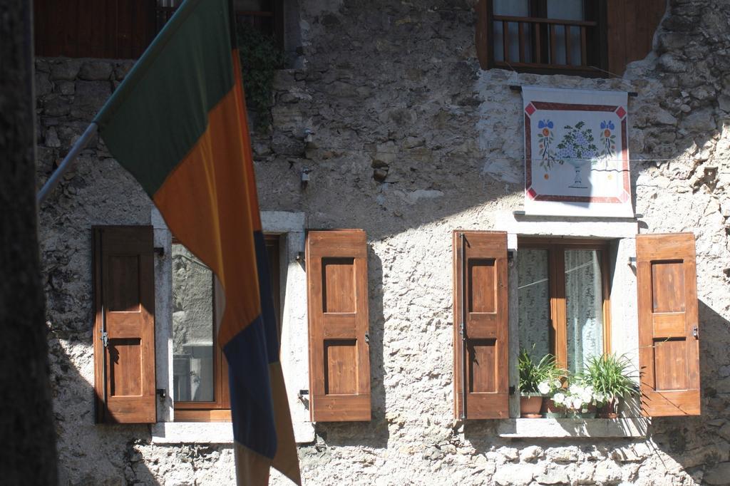 La Piazzetta Di Canale B&B Tenno Bagian luar foto