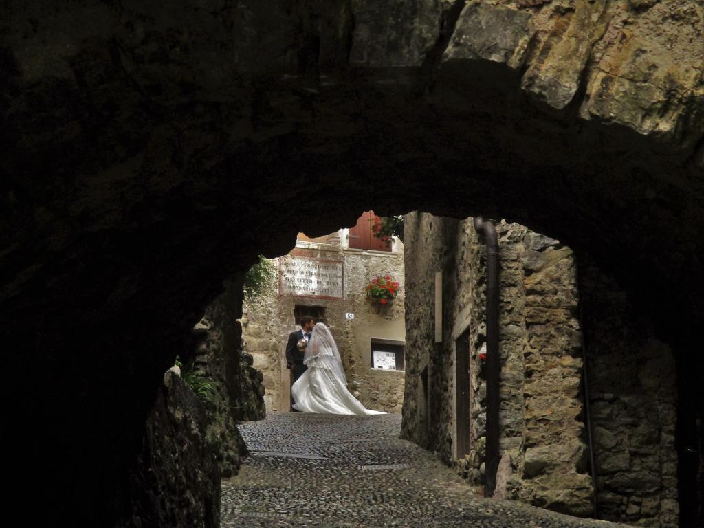 La Piazzetta Di Canale B&B Tenno Bagian luar foto
