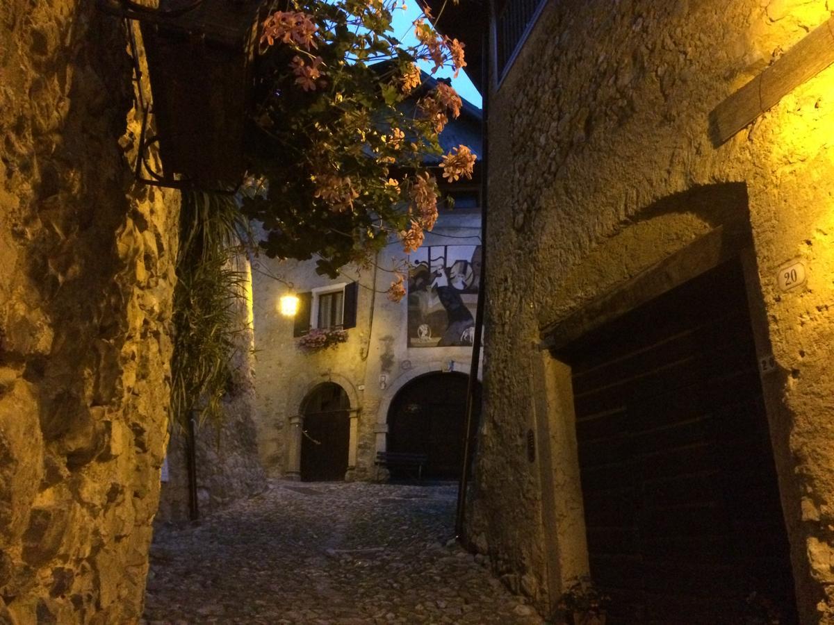 La Piazzetta Di Canale B&B Tenno Bagian luar foto